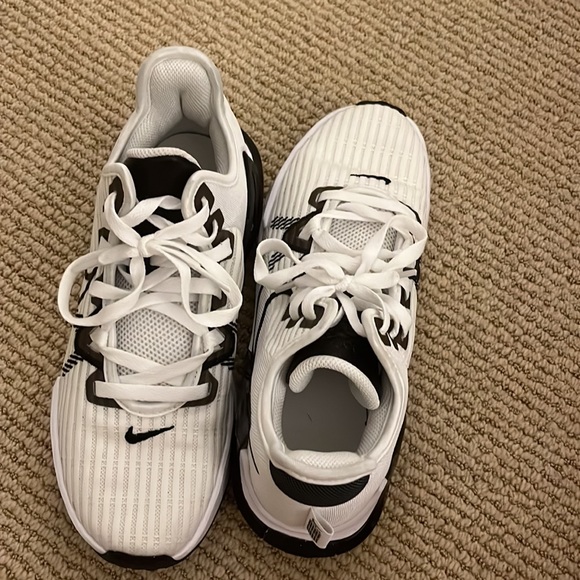 lebron basketball shoes - Picture 3 of 3